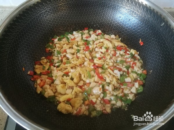 双椒豆腐炒鸡蛋的做法