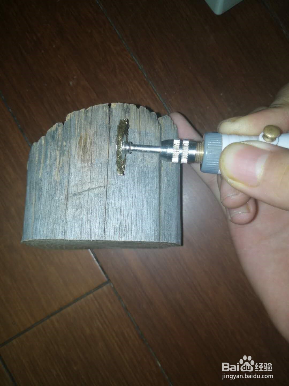 如何打磨枯树枝