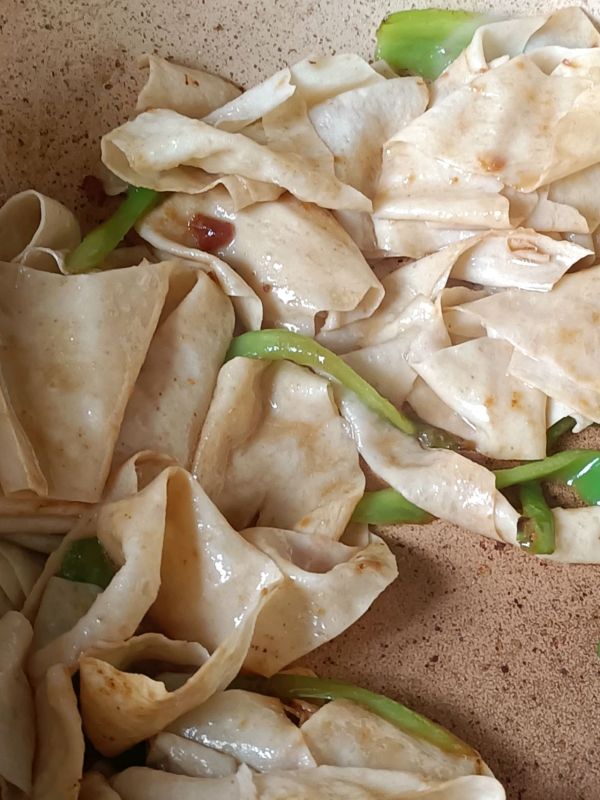 酱香青椒炒薄豆皮