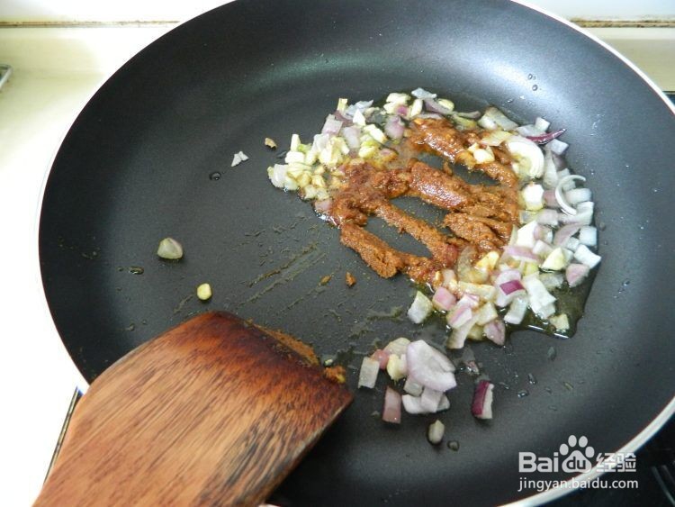 如何在家制作咖喱土豆盖饭