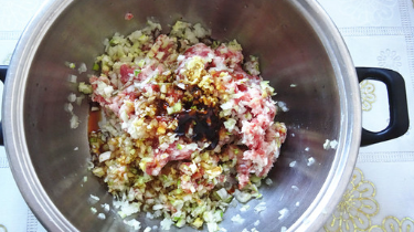 猪肉芹菜千层馅饼的制作方法