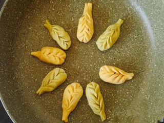 鲜虾水煎饺怎么做？