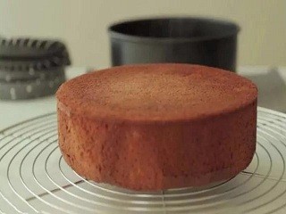 草莓雪崩蛋糕怎么做？