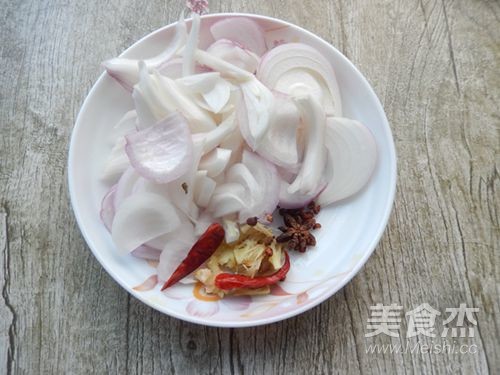 年糕排骨煲的做法