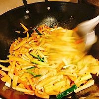 如何制作杏鲍菇炒三丝