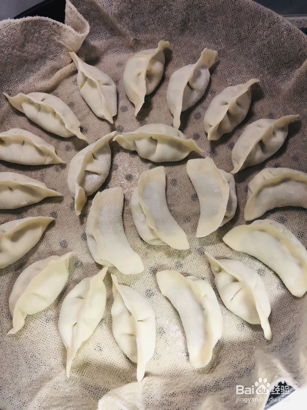 一个人做松茸小白菜蒸饺