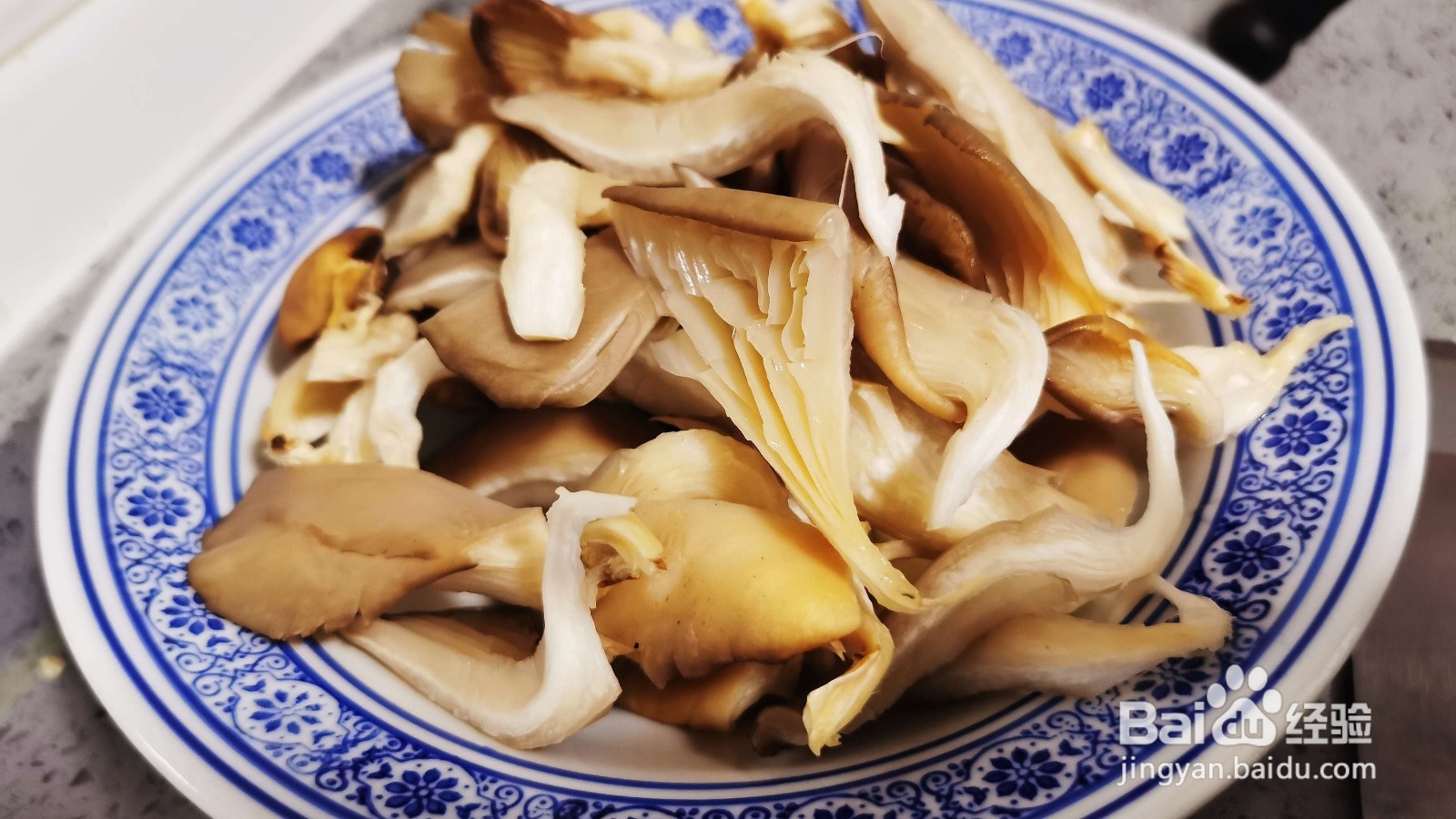 青椒炒平菇的做法