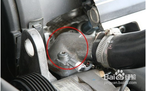 夏天汽车水箱“开锅”怎么办?