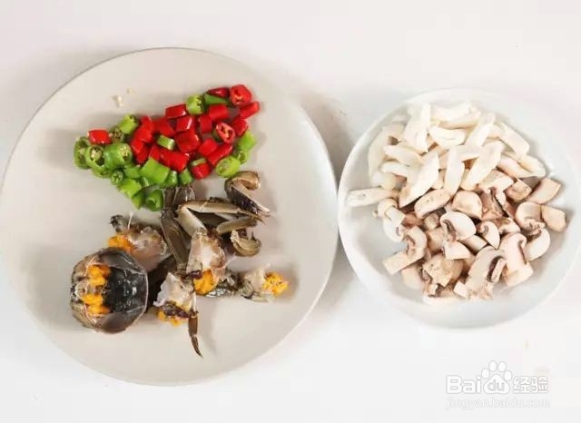 蟹小姐厨房:菌菇爆炒香辣大闸蟹