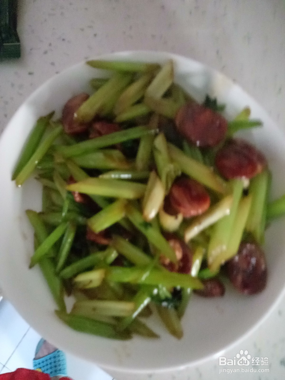 家常芹菜炒香肠