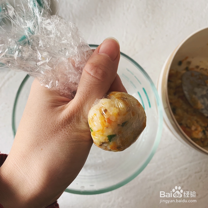 适合新手做的牛肉虾皮蘑菇饭团