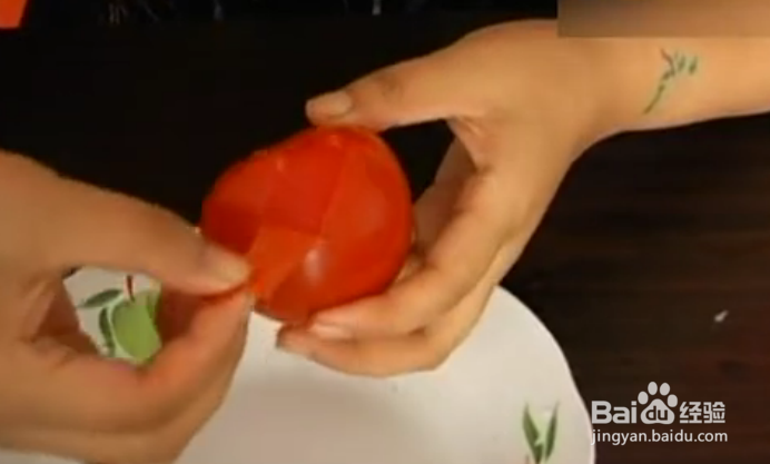 如何巧去西红柿皮？