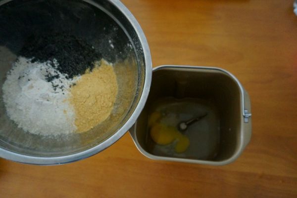 黑芝麻黄豆粉吐司