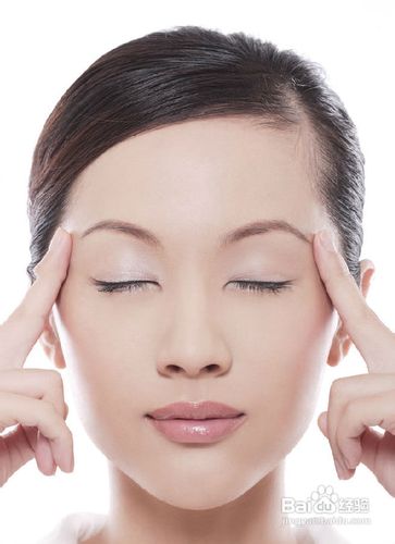 温毛巾敷眼可舒缓眼疲劳