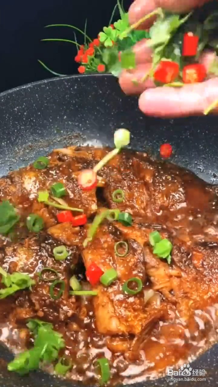 超级无敌好吃下饭的酱焖鲫鱼要怎样做