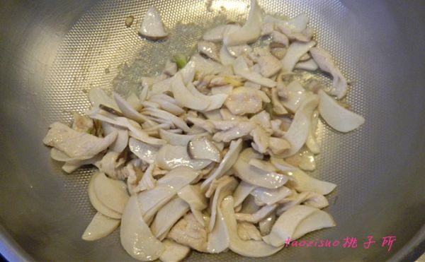 杏鲍菇炒鸡肉片