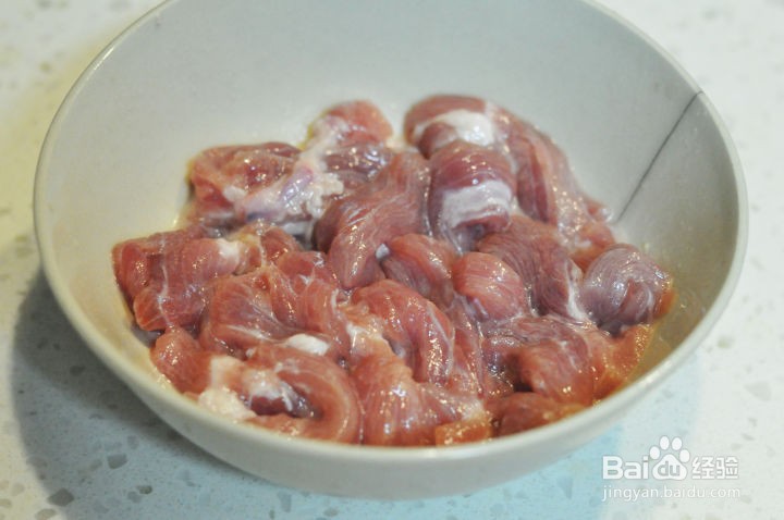 如何做皮蛋瘦肉粥。