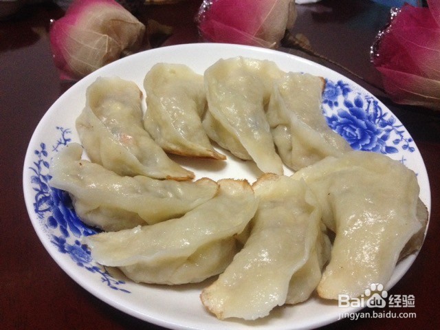 香菇豆腐素锅贴的做法