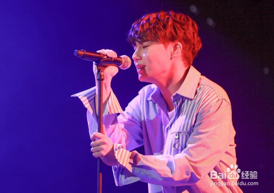 怎样在人多的场合大胆歌唱?