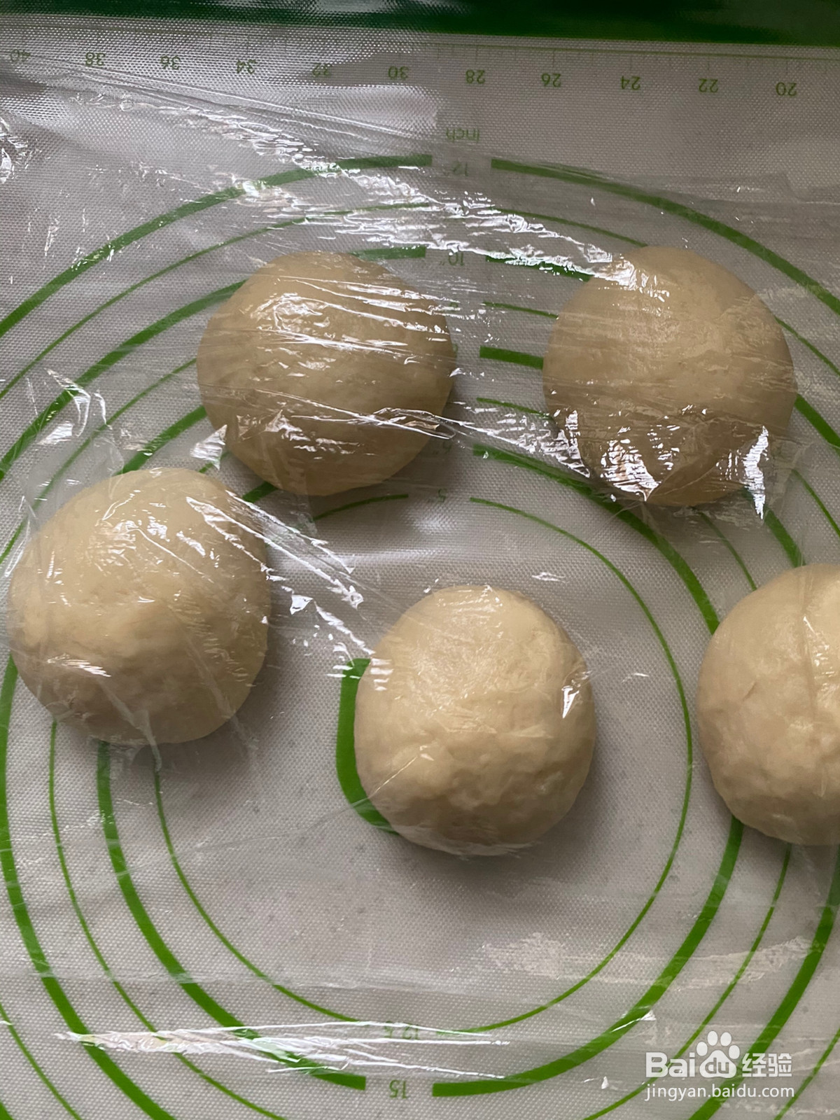 怀旧心形椰蓉面包的做法