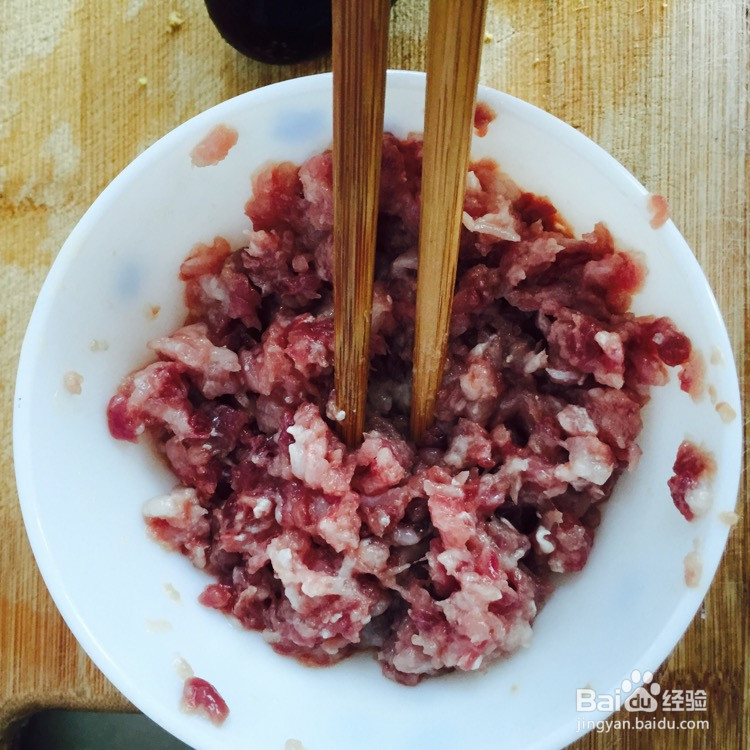 如何做皮蛋瘦肉粥。