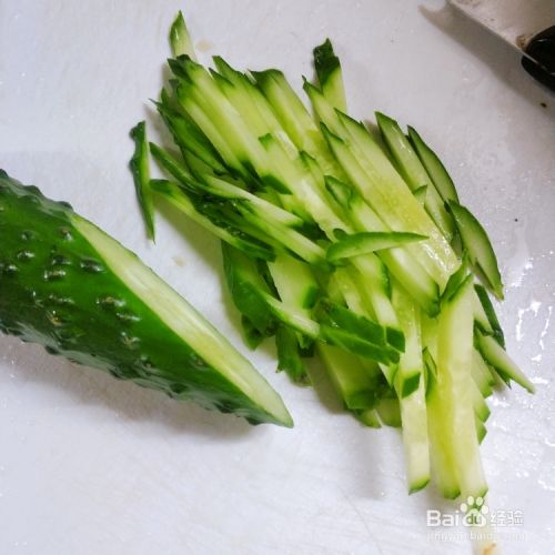 教你简单的做家常手撕鸡拌黄瓜凉拌菜!