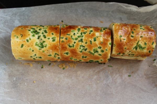 葱香肉松面包卷