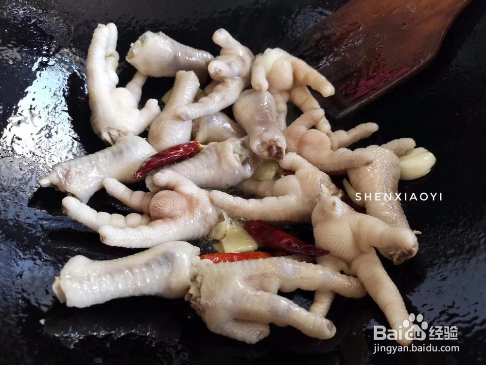 就该这样做腐竹黑木耳焖鸡爪