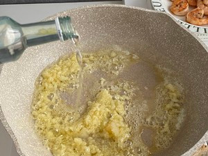 奶油蒜香黄油虾意面的做法