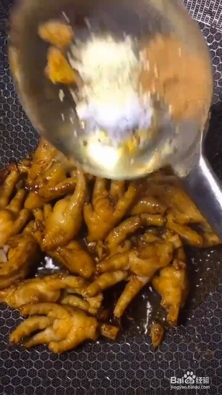 如何自制美味好吃的香辣鸡爪