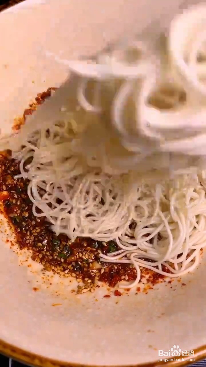 如何自制美味好吃的家常凉拌面条