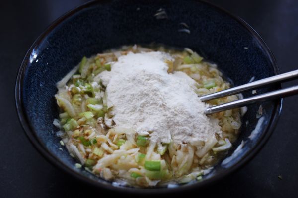 萝卜丝虾皮鸡蛋饼