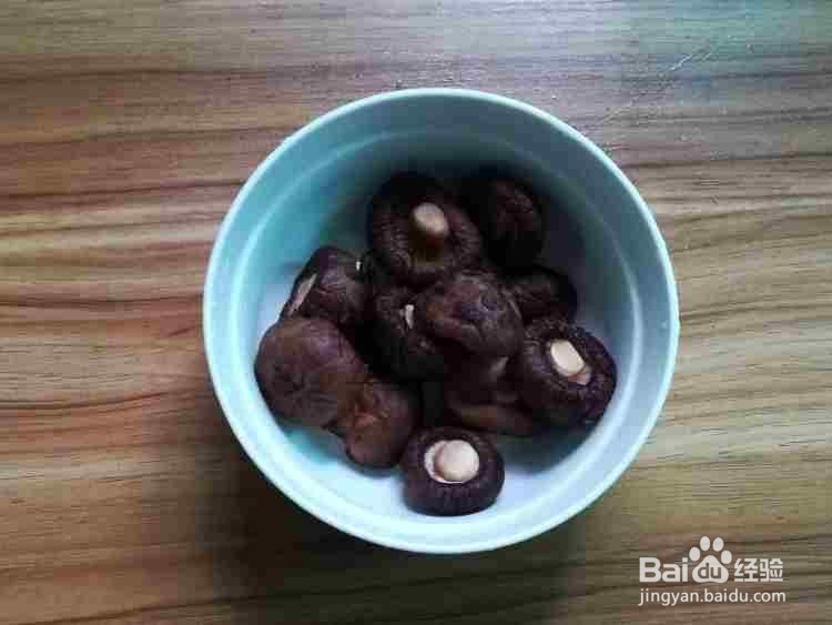 香菇虾米焖鱼丸做法步骤，香菇虾米焖鱼丸怎么做