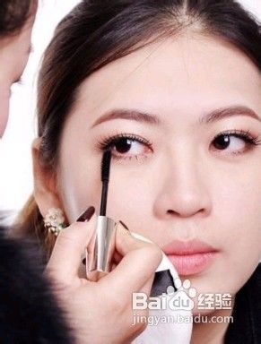 白领丽人如何化淡妆最得体