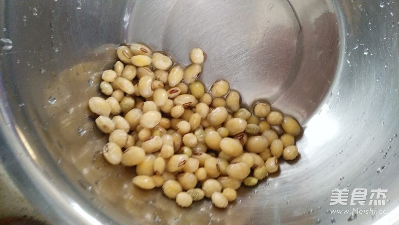 黄豆海带排骨汤