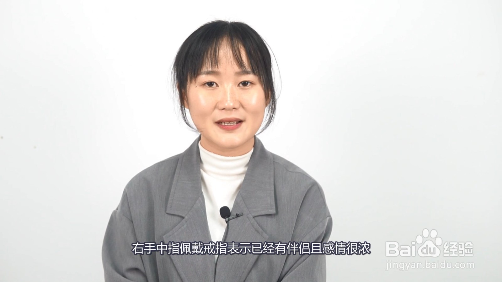 戒指戴在中指是什么意思