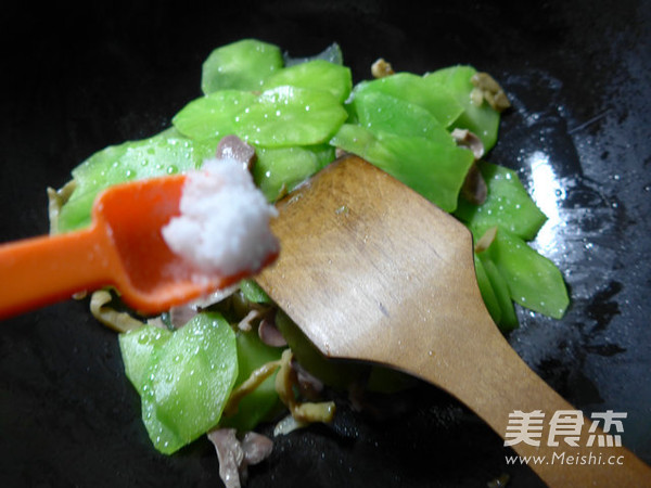 榨菜丝鸡胗炒莴笋