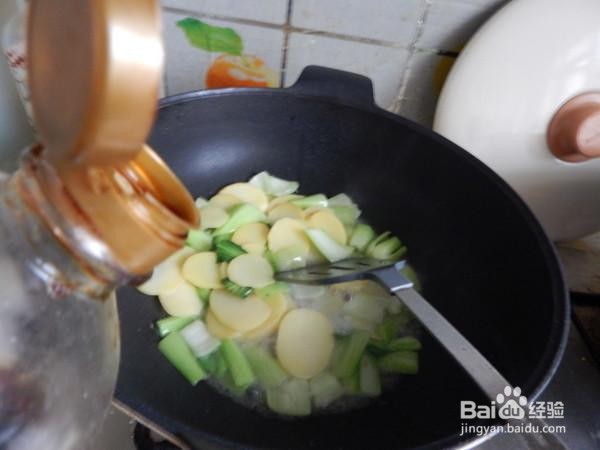 家庭自制油菜炒土豆片