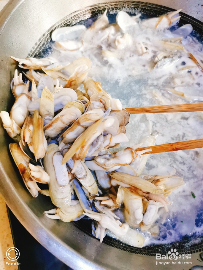 好吃不腻的秘制麻辣酱爆蛏子