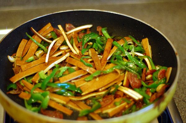 辣椒香干炒香肠