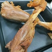 香喷喷的烤羊后腱