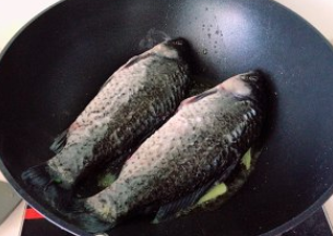 鲫鱼豆腐汤的做法