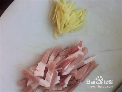 土豆片炒洋葱的家常做法