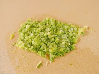 西兰花鲜虾卷怎么做？