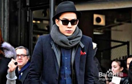 西服上衣口袋 放手帕方法