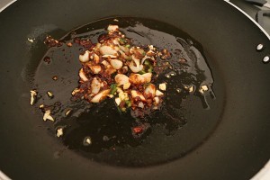 辣酱金针菇炒虾