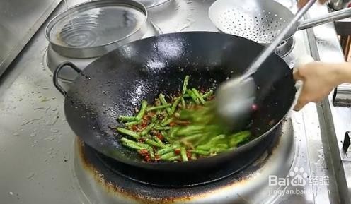 家常易学简单菜之—香辣干煸肉沫四季豆