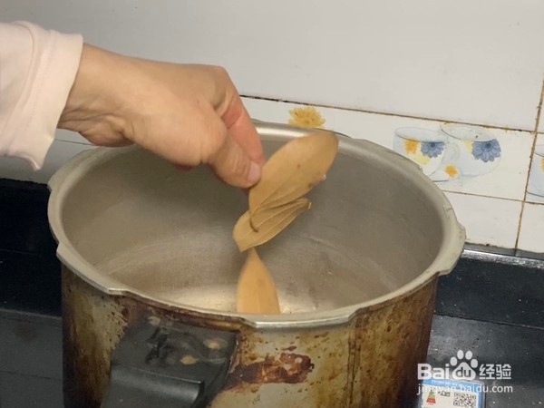 西红柿土豆炖牛腩的做法