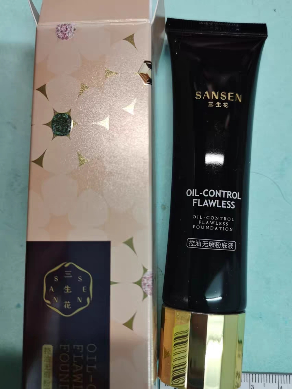 关掉美颜滤镜!6款爆火大牌粉底液显微镜级测评
