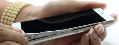 华为NOTE8手机怎么换屏幕玻璃